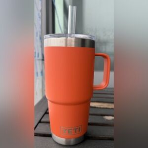 YETI 25 oz Rambler Mug with Straw Lid
